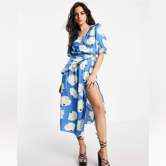 Topshop Dresses & Skirts - Topshop Crinkle Texture Wrap Front Midi Dress Blue Floral NWT